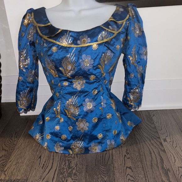Elegant Blue and Gold 1980’s style silk floral blouse with puff 3/4 sleeves - Picture 3 of 16